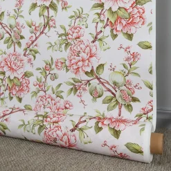Gardintyger Mönstrade<Nordisk Textil Vivienne blommigt gardintyg med pioner och granatäpplen